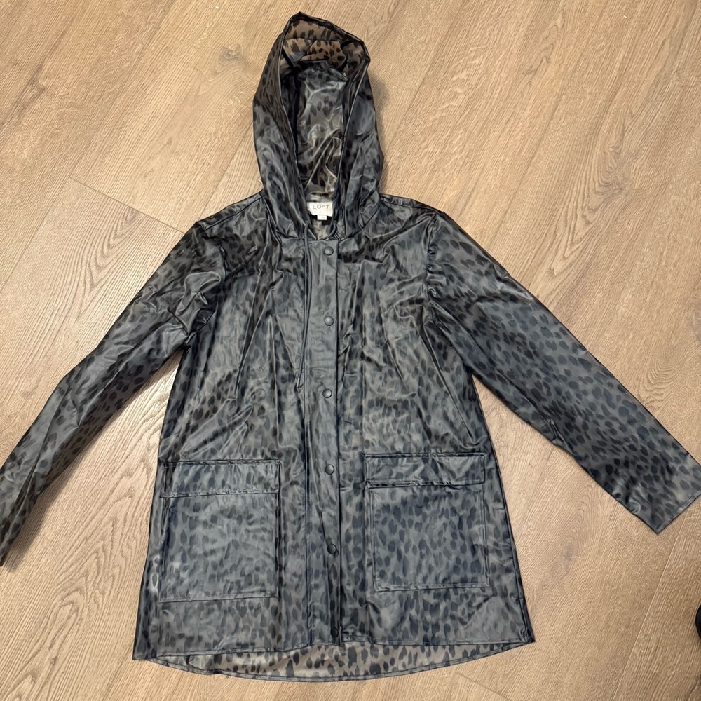GUC✨ LOFT raincoat, size small